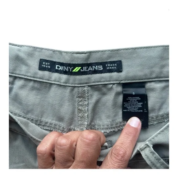 DKNY JEANS‎ Women’s Shorts Size 8 Color Khaki - Picture 6 of 6